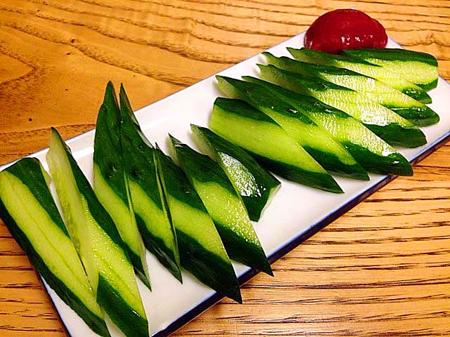 千駄木の老舗居酒屋「にしきや」の梅きゅう