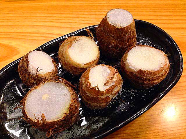 千駄木の老舗居酒屋「にしきや」のきぬかつぎ