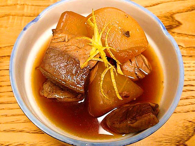 千駄木の老舗居酒屋「にしきや」のブリ大根