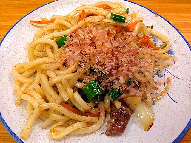 千駄木の老舗居酒屋「にしきや」の焼きうどん
