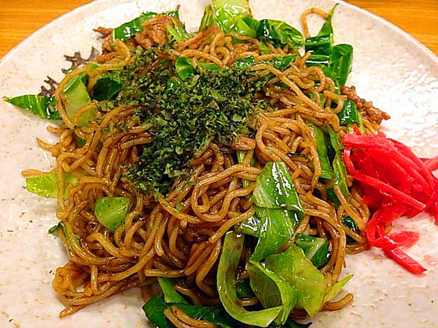千駄木の老舗居酒屋「にしきや」の焼きそば