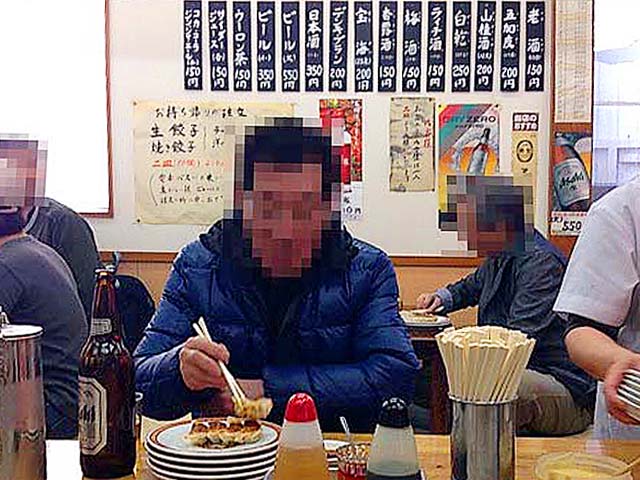 細身なお父さんは5皿目を消化中＠「亀戸餃子 本店」