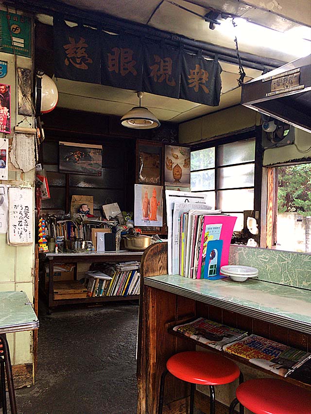 平成じゃなく昭和！そう断言できるレトロ過ぎる店内＠笹塚「中華そば 福寿」