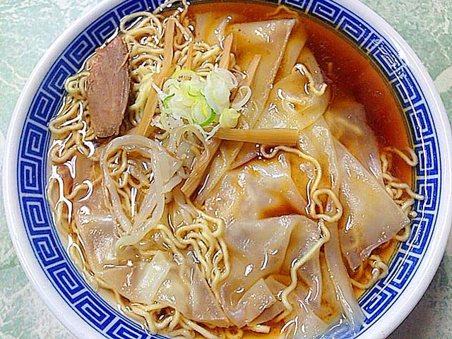 笹塚で60年以上愛される老舗「中華そば 福寿」のワンタンメン