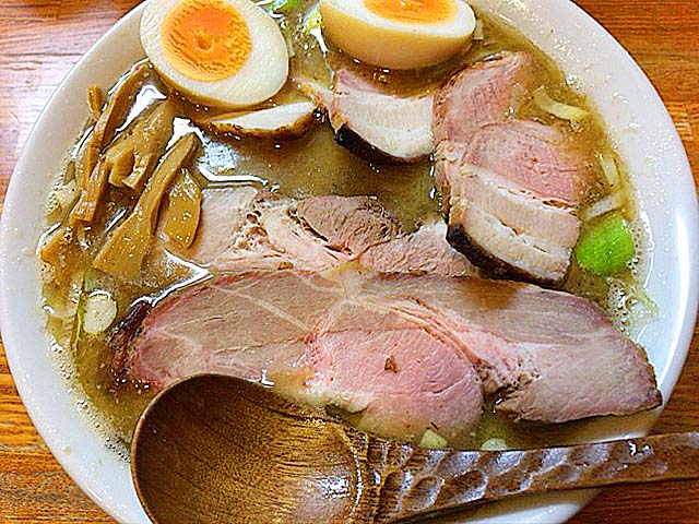 “肉麺”の名に恥じない、ぶ厚いチャーシューてんこ盛りな赤羽「麺 高はし」のミックス肉麺