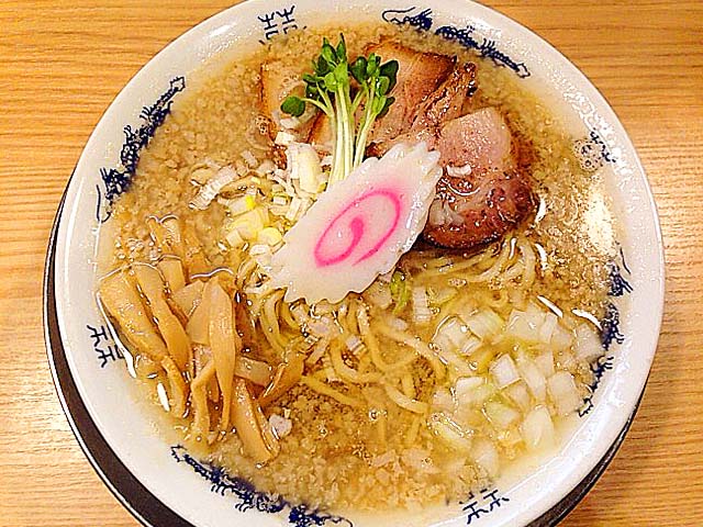 東京・十条の人気ラーメン店「流。(ル)」のアブラ煮干そば 東京・十条の人気ラーメン店「流。(ル)」のアブラ煮干そば