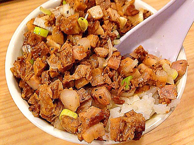 東京・十条の人気ラーメン店「流。(ル)」の肉めし 東京・十条の人気ラーメン店「流。(ル)」の肉めし