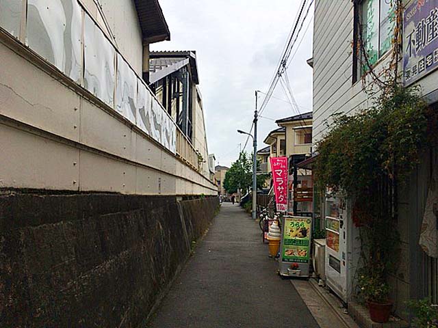 JR埼京線・十条駅南口から北に伸びる道 JR埼京線・十条駅南口から北に伸びる道