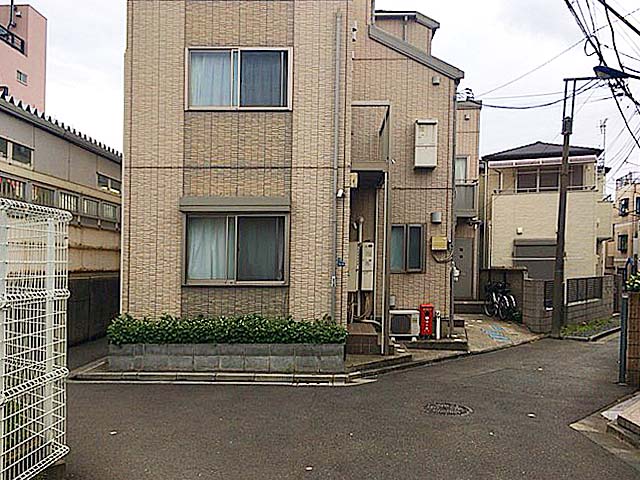 JR埼京線・十条駅南口から北に伸びる道を2分ほど歩いた場所 JR埼京線・十条駅南口から北に伸びる道を2分ほど歩いた場所