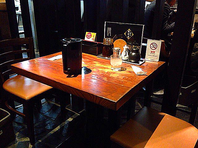 完全禁煙でテーブル席メインの小奇麗な店内＠名古屋の老舗中華料理屋「萬珍軒」