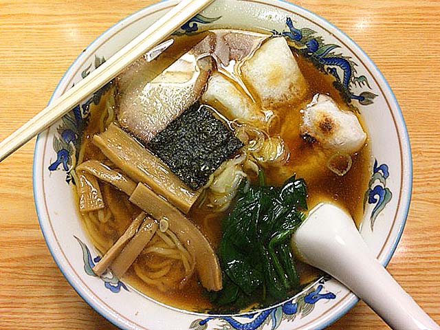 浅草の老舗甘味処「山口家本店」のモチ入り中華そば