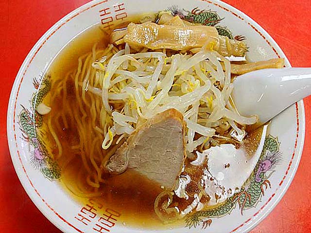 銀座で50年以上続く老舗「中華三原」の醤油ラーメン500円