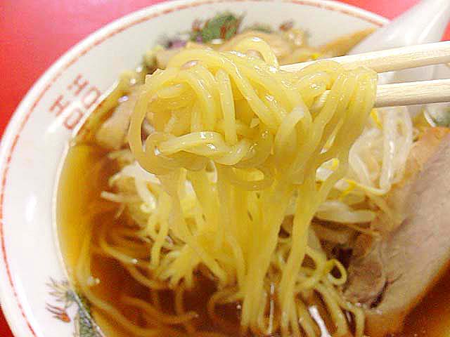 気持ちウェービーな中細麺＠銀座の老舗「中華三原」