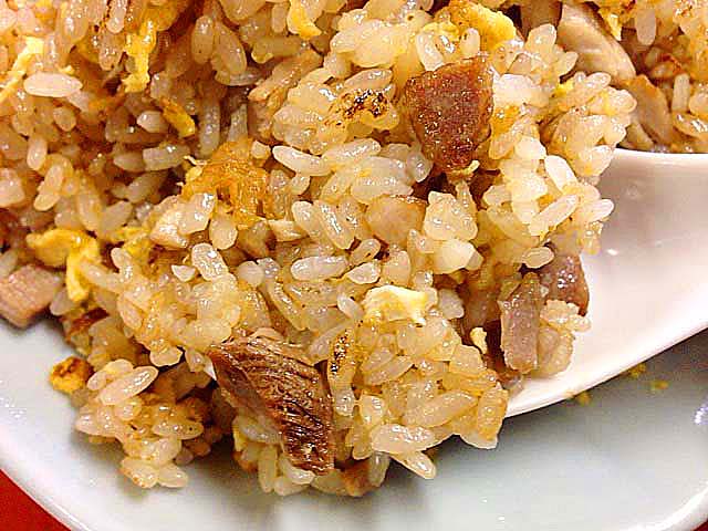 たっぷりめのチャシューが嬉しい銀座「中華三原」のチャーハン