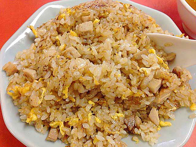 恐らく一般的なお店の倍以上のボリュームのチャーハン＠銀座の老舗「中華三原」