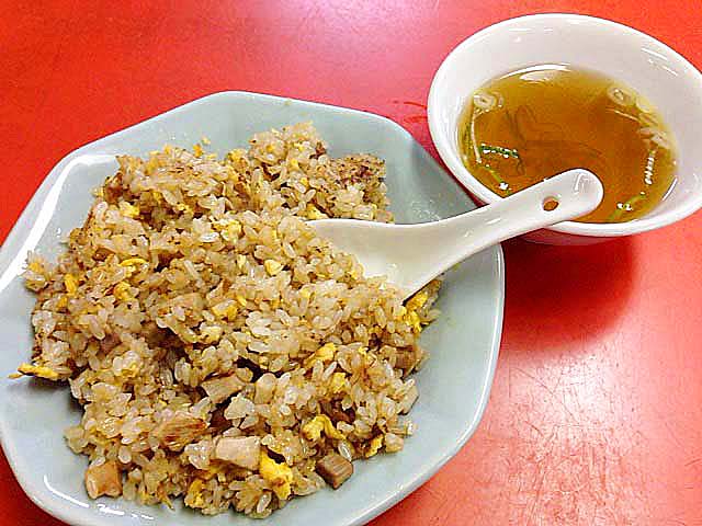 チャーハンに付いてくる中華スープはおかわり自由＠銀座の老舗「中華三原」