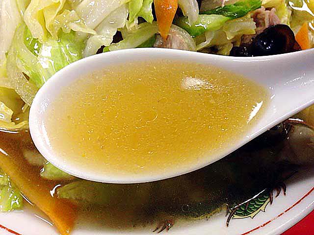 野菜の旨みをたっぷり含んだ塩ベースのスープ＠銀座の老舗「中華三原」