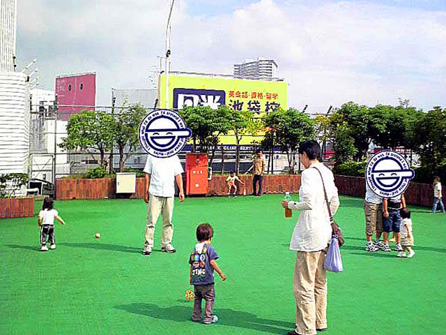 リニューアル前の池袋西武屋上広場＠2008年9月頃