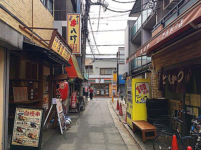 JR東十条駅から続く道