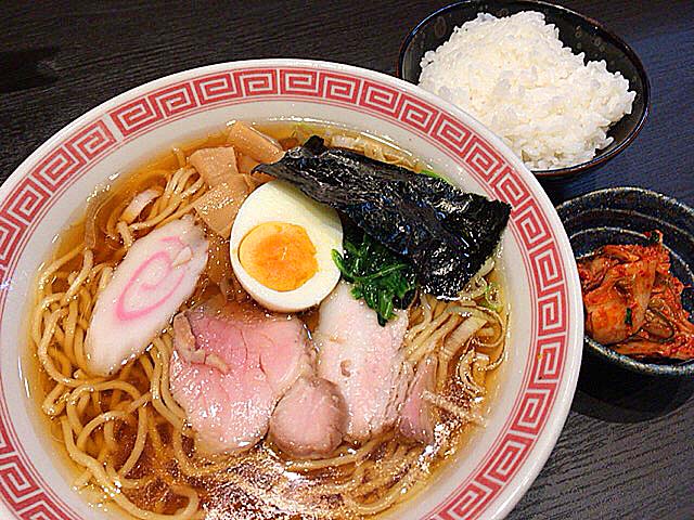 ラーメンランチは醤油ラーメンにライスとキムチ付き＠御茶ノ水（湯島）「大至」