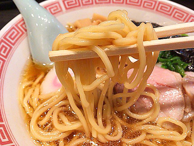 普通ラーメンの最高峰 御茶ノ水 大至 の おいしい 醤油ラーメン 己 おれ