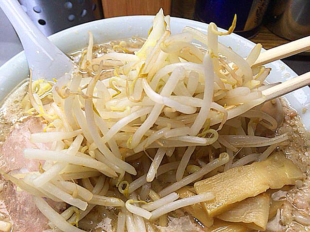 富士山盛りのモヤシ＠東京・千駄ヶ谷の老舗ラーメン店「ホープ軒」