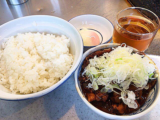 寒い時期には温かいお茶、暑い夏には冷たいお茶付き＠築地「きつねや」