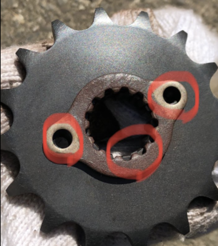 スプロケの歯車とボルトの位置