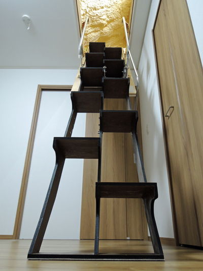 折り畳み互い違い階段 杉原クラフト製 は間違いなかった たくさん悩んで新昭和 折り畳み互い違い階段 杉原クラフト製 は間違いなかった たくさん悩んで新昭和