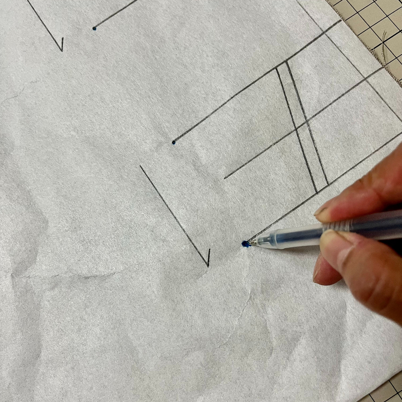型紙に穴を開けて書く