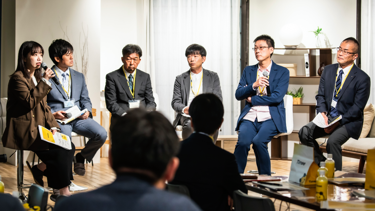 協定自治体同士の交流会にも積極的に参加（写真中央）　※記事引用