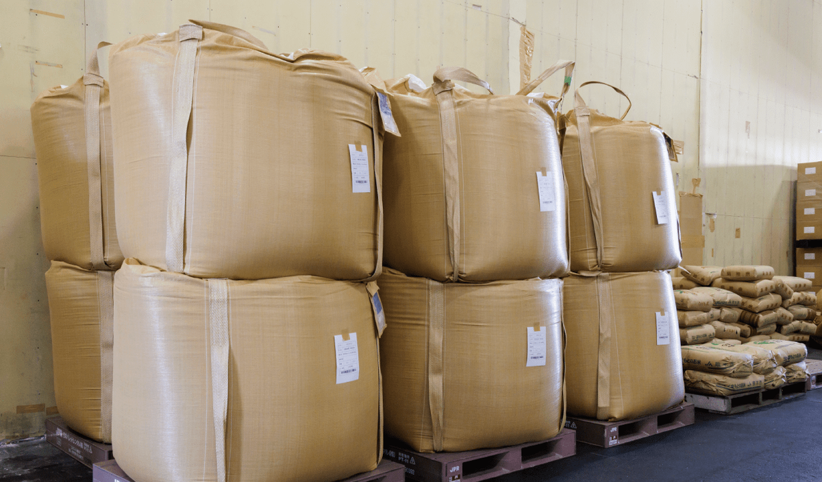 入荷される玄米。突発的な受け入れにも対応できるようにしている