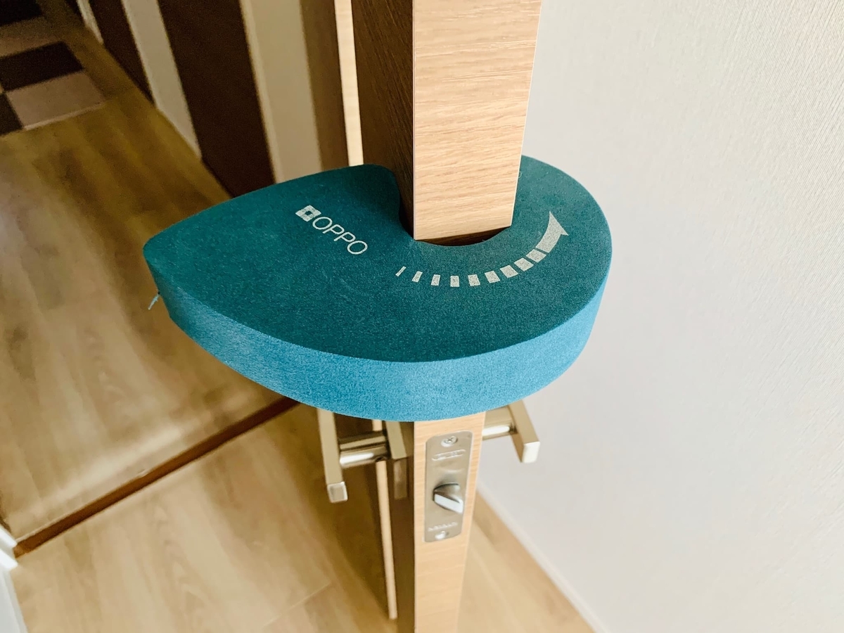 ドアに挟んだドアストッパー