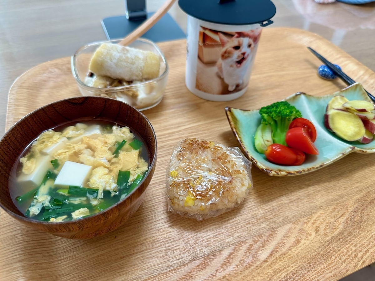 焼きとうもろこしおにぎりと朝食
