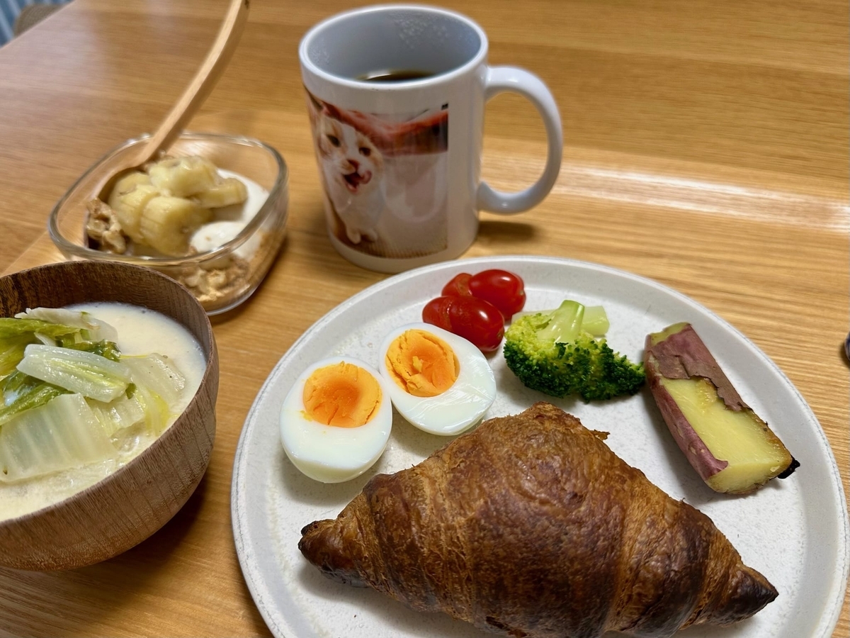 カルディのクロワッサンとコーヒーで朝食