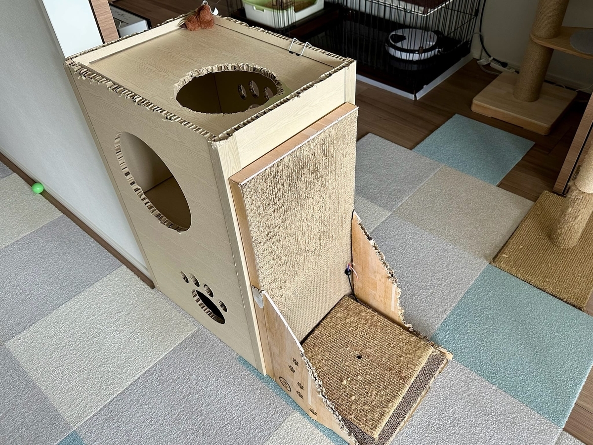 使い込まれた爪とぎ1