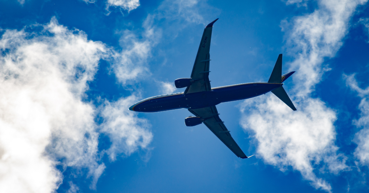 飛行機グッズ】飛行機での長時間フライトを快適にする！おすすめ
