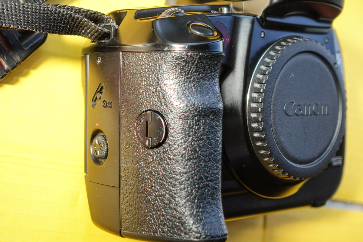 フィルムカメラ】canon EOS5は癖のない誰にでもおすすめできる フィルムカメラ】canon EOS5は癖のない誰にでもおすすめできる