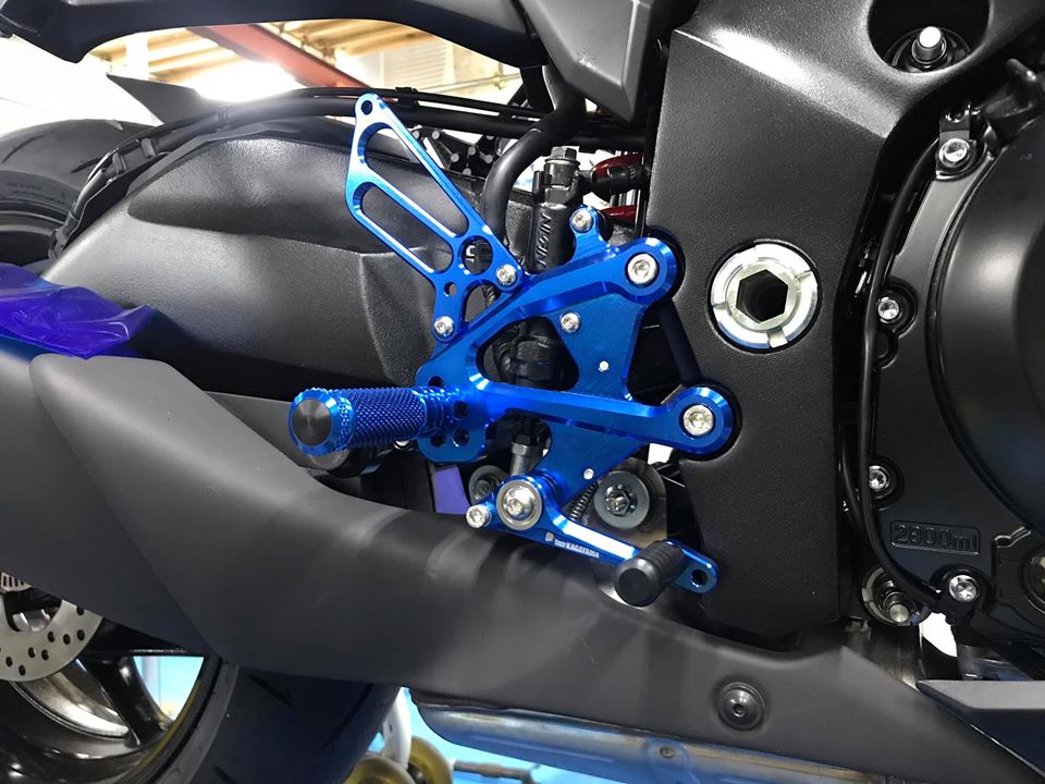 スズキ　刀　ステップキット 新型KATANA オリジナルステップKIT取り付け - RIDEWIN from teamKAGAYAMA