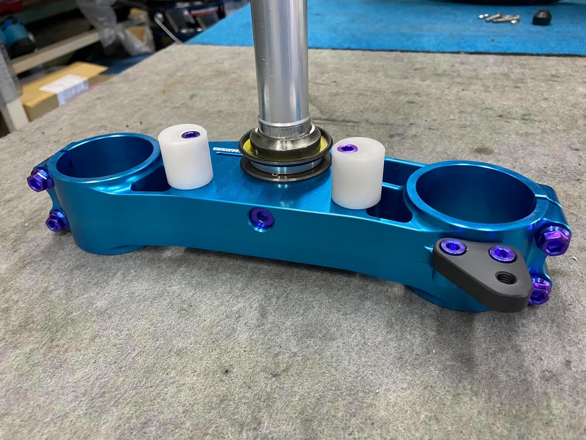 GSXR1000k5トップブリッチ GSX-R1000/R ストリート用トップブリッジ - RIDEWIN from teamKAGAYAMA