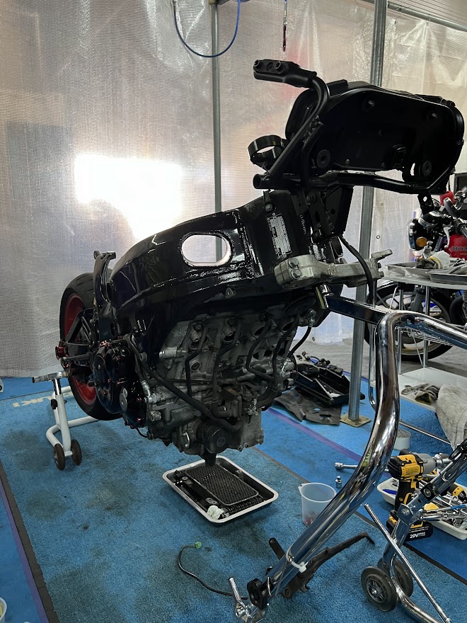 2001年式 GSX1300R 隼 レストア作業 - RIDEWIN from teamKAGAYAMA