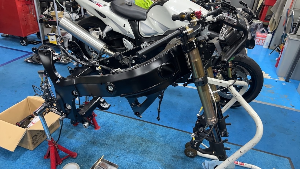 2001年式 GSX1300R 隼 レストア作業 - RIDEWIN from teamKAGAYAMA
