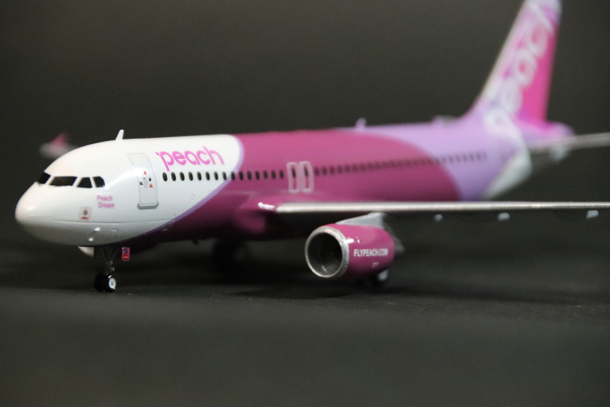 peach Airbus A320 1/100モデル EverRise A320neo ピーチ アビエーション Peach Aviation JA215P