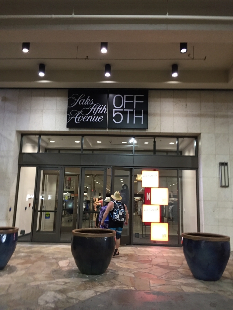 Saks OFF 5TH（サックス・オフ・フィフス）に実際に行って感じたこと【ハワイ情報】 マイルライフ