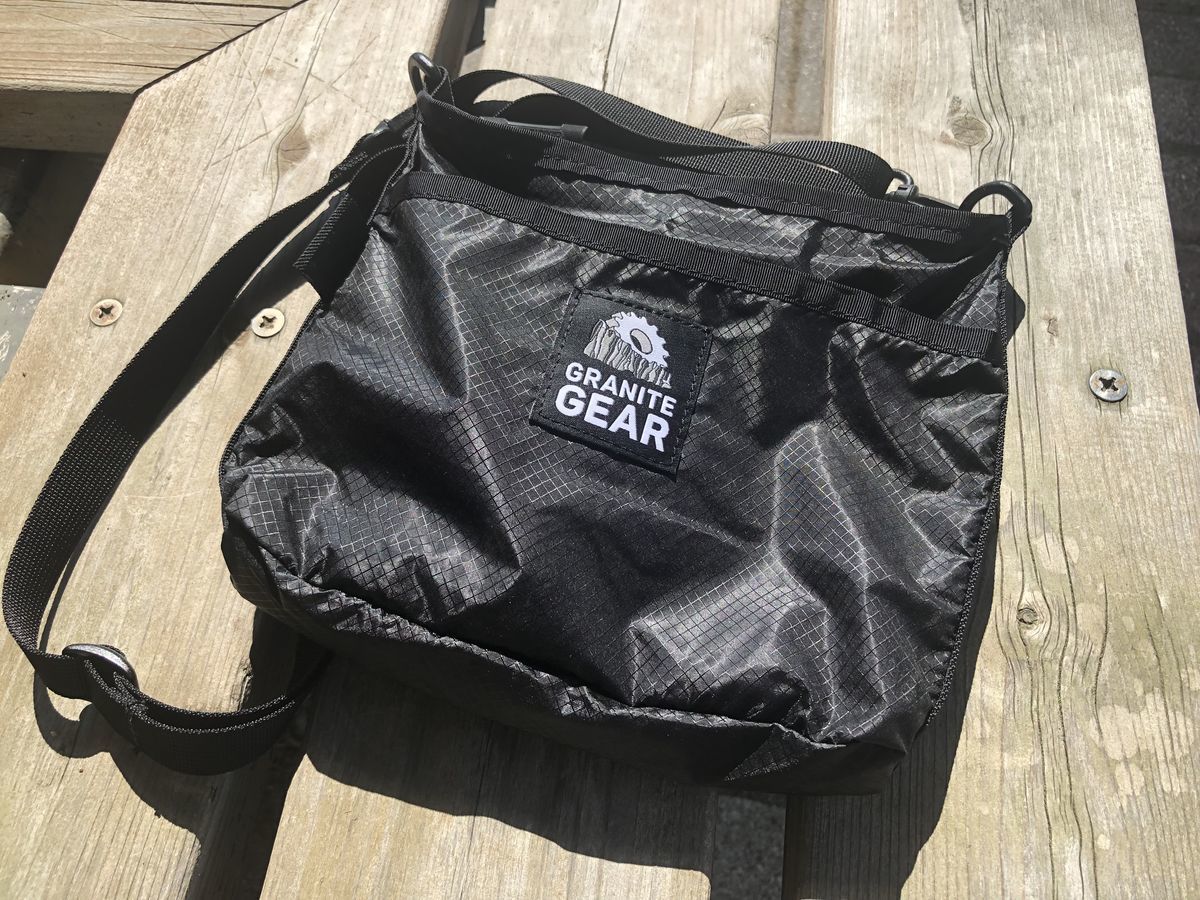 最軽量サコッシュ Granite Gear グラナイトギア のハイカーサチェル 焚き火やbbqのお供に Colorful Than Before