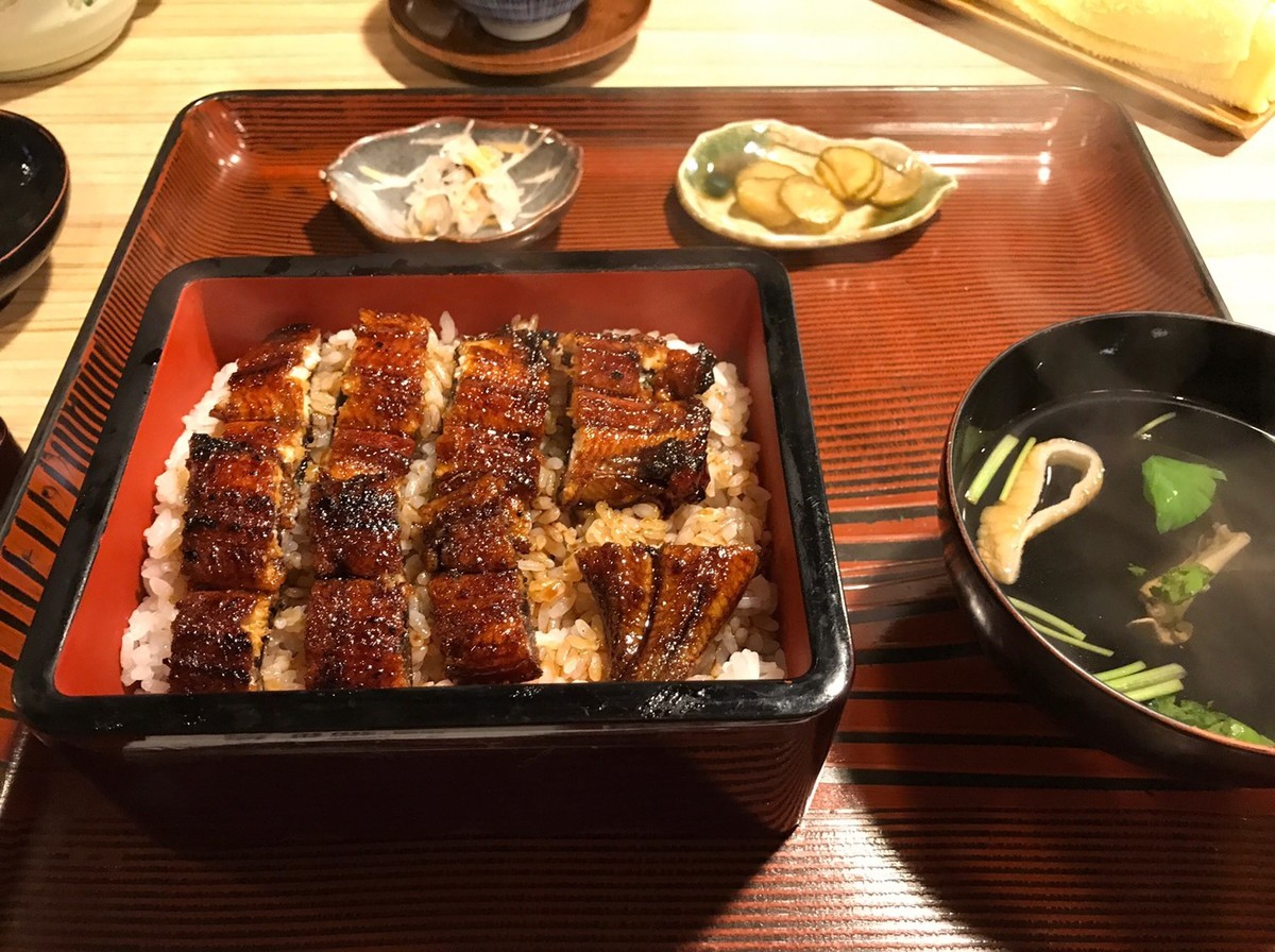 値段にしては十分な量のうなぎが入ってます
