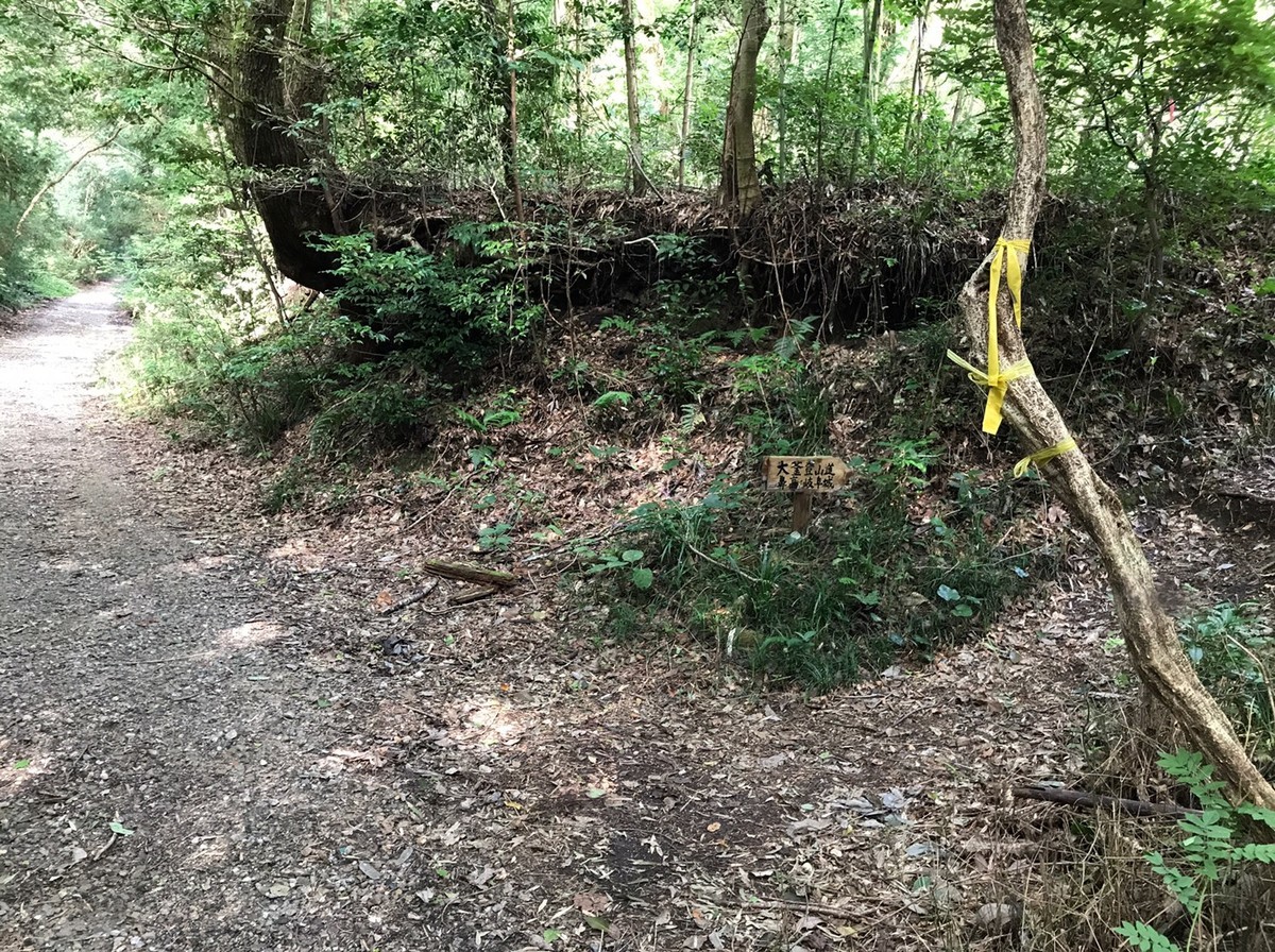 通り過ぎて達目洞の方から見た看板