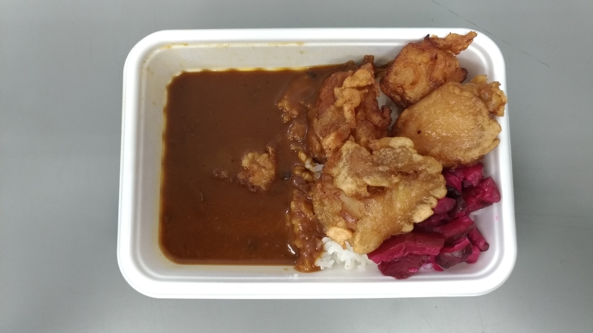 ビーフカレー弁当　唐揚げ入り