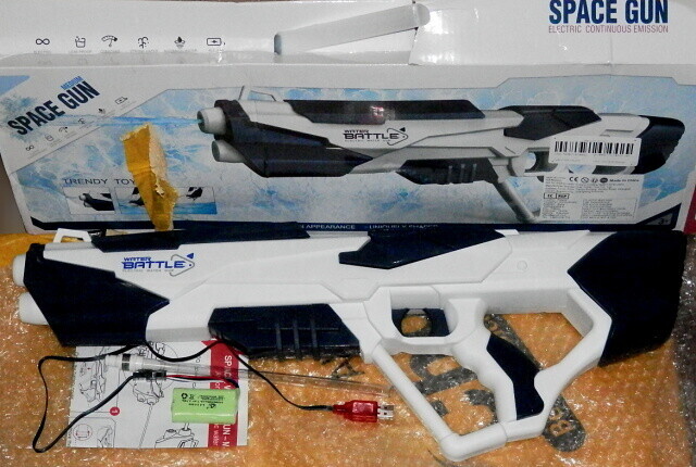 トイガン「SPACE WATER GUN 電動水鉄砲」 思ってたのと違う