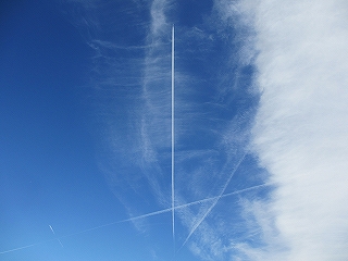 飛行機雲 - チーム丸三